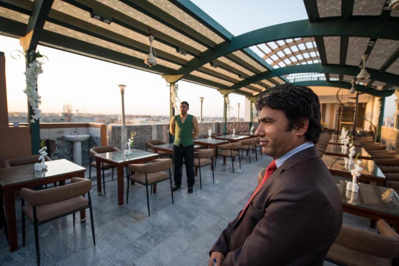 Hotel Holiday Lahore Exterior foto
